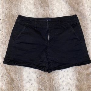 AMERICAN EAGLE OUTFITTERS MID RISE CANVAS SHORTS in BLACK